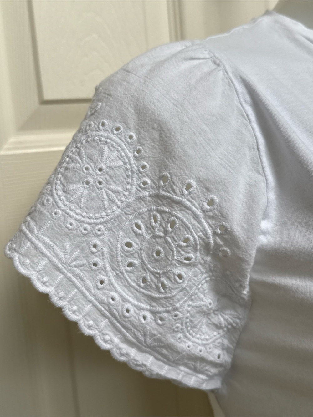 GAP Women's Lace Eyelet Shirt Flutter Short Sleeve White T-Shirt Top sz M - Picture 4 of 8